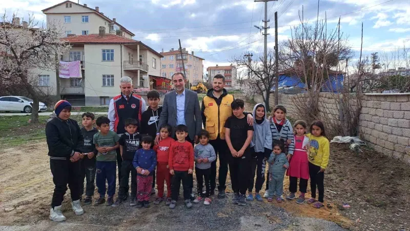 Kırşehir'de şehitlerin isimleriyle yetimlere gıda çeki dağıtıldı