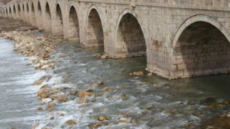 Kırşehir Kesik Köprü 'de intihar 