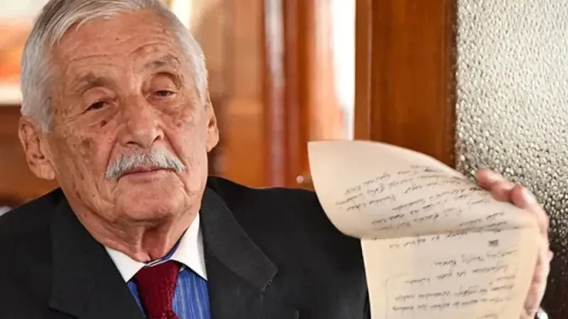   Google News AboneABONE OL Kırşehirli Emekli Büyükelçi Müfit Özdeş, 82 yaşında yaşamını yitirdi.