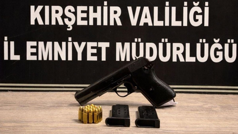 Kırşehir İl Emniyet Müdürlüğü Operasyonunda Ruhsatsız Silahlar Yakalandı
