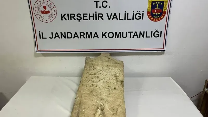 Roma Dönemine Ait Mezar Taşı Ele Geçirildi!